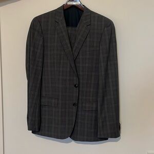 Hugo Boss 3 Piece Suit gray blue check
